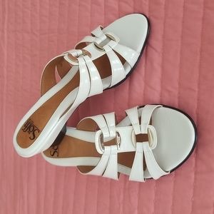 Sofft Wedge Slip on Ivory Shoes w/ Gold accents size 8.5 M